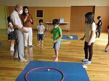 みんなでくるくる~!こまあそび