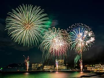 春季熱海海上花火大会