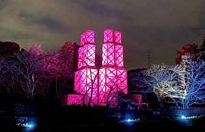 韮山反射炉 パープルライトアップの写真