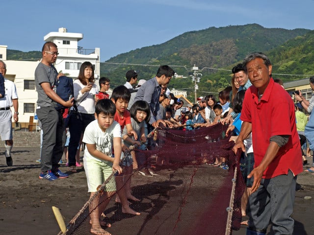 伊東オレンジビーチで地引網体験!獲れた魚はお土産に♪(伊東温泉宿泊者限定)画像